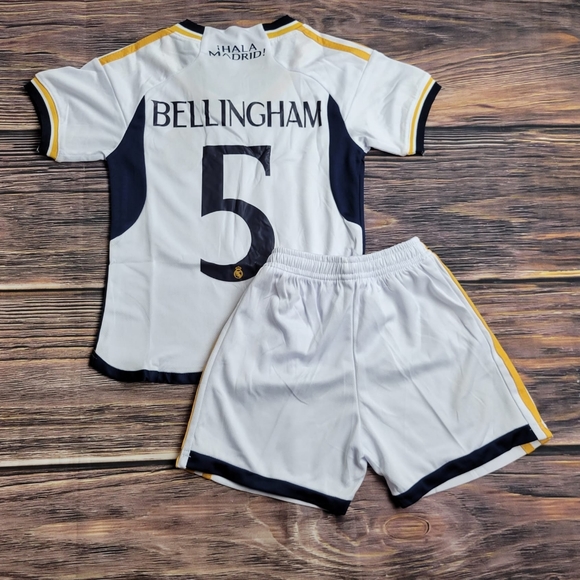 Real Madrid Home kid's soccer uniform - Picture 1 of 2